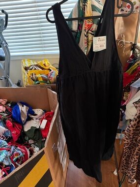 Black V-Neck Sleeveless Dress XS